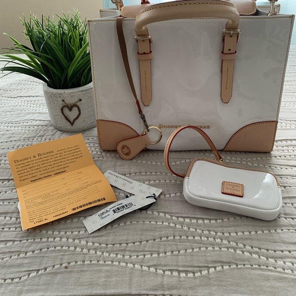 Dooney and Bourke patent Janine satchel handbag - Picture 5 of 8